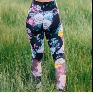 ZYIA Dark Floral Mesh High Rise 7/8 Leggings Size 2